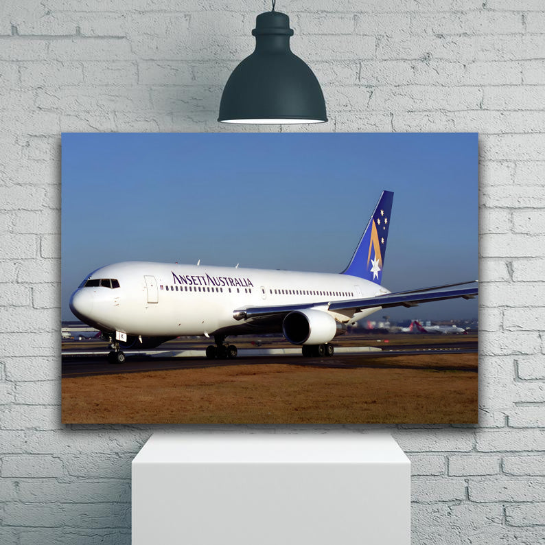 Ansett 767 Taxiing 302