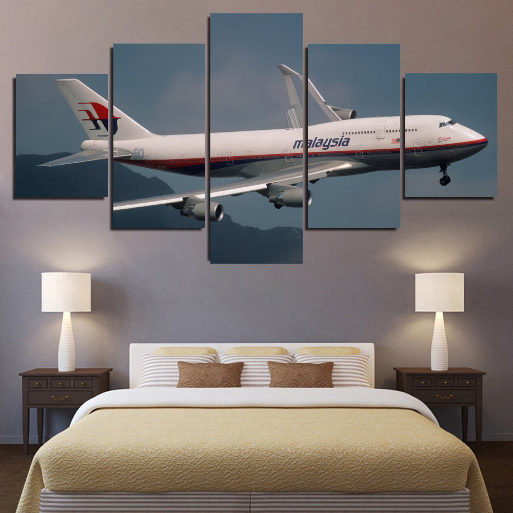 Malaysian 747-400 on Finals 1JP449