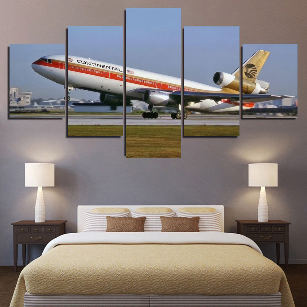 Continental Airlines DC-10 Taking Off 1JP484