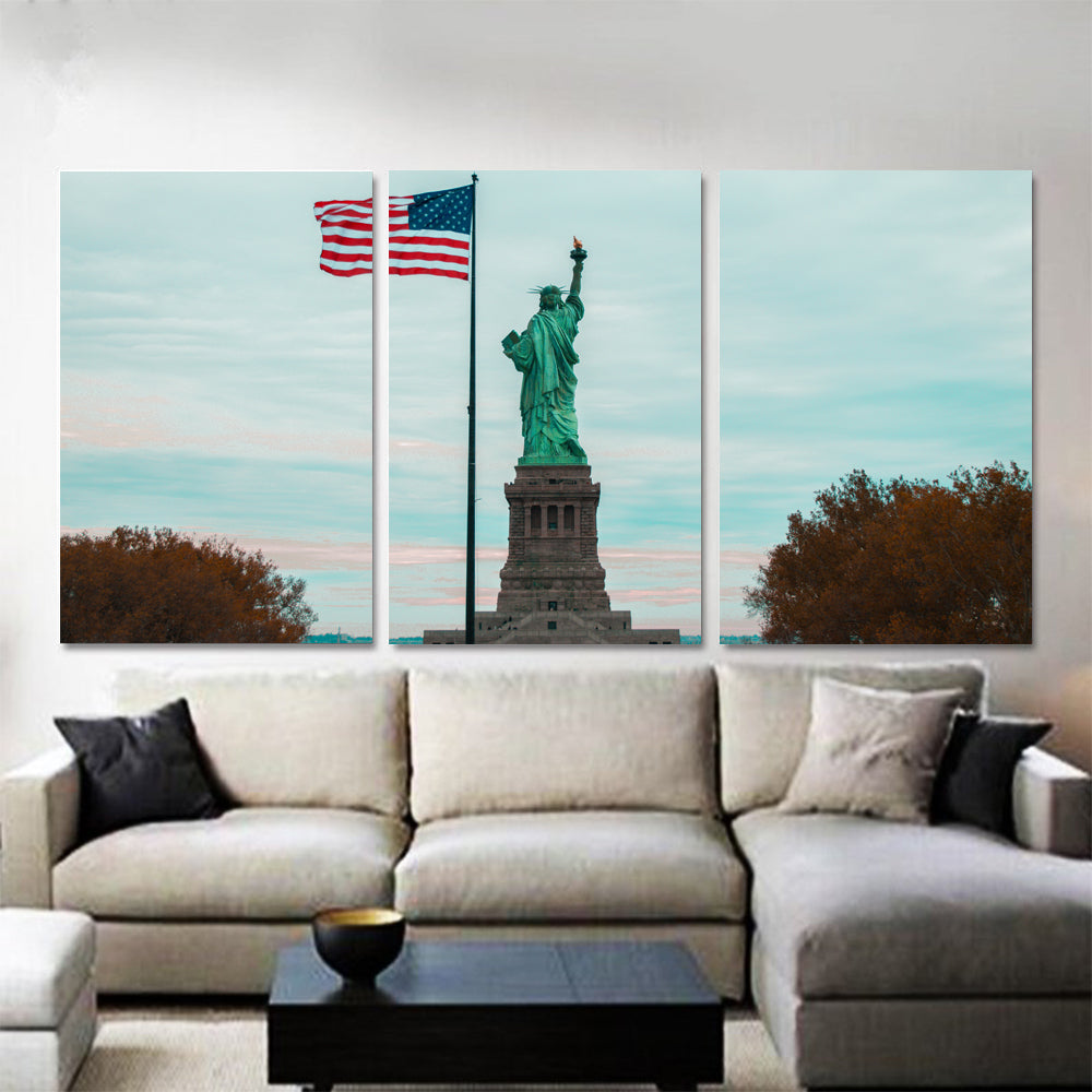 Statue of Liberty and the American Flag 1JP500