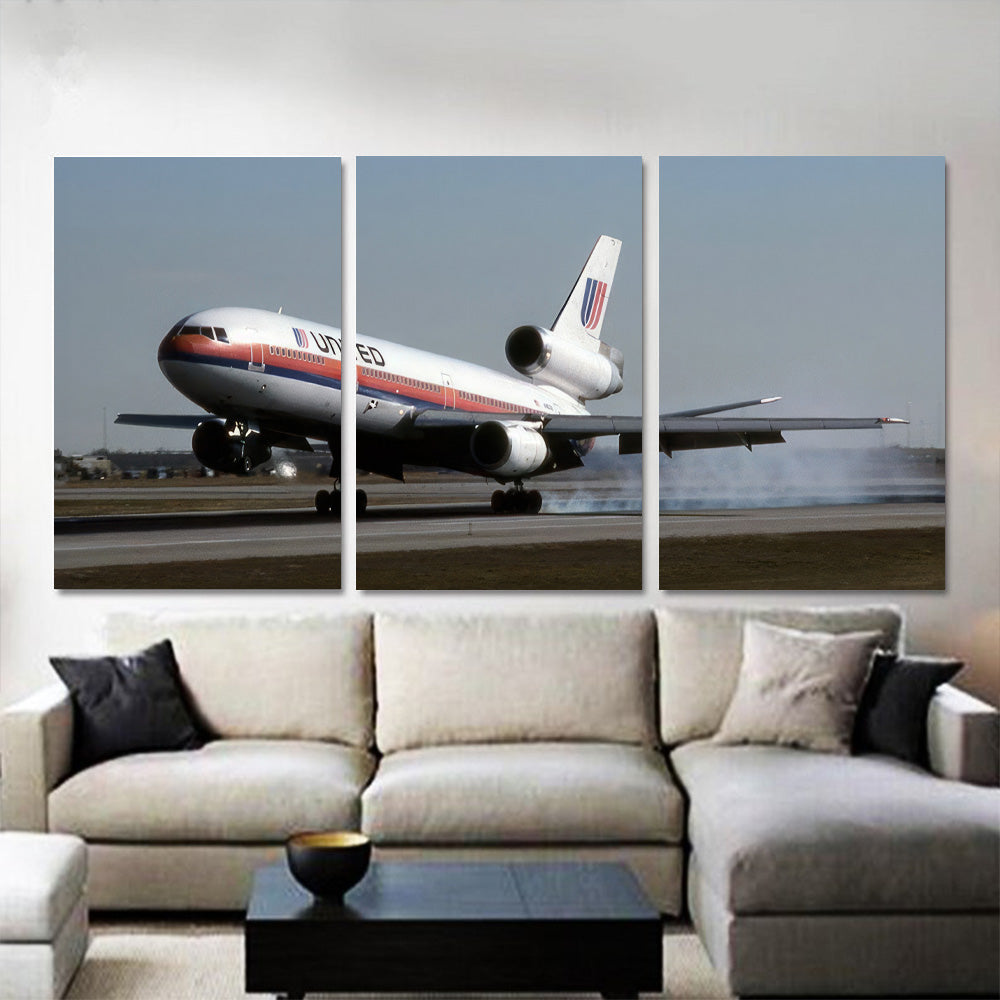 United Airlines DC- 10 Touching Down 1JP524