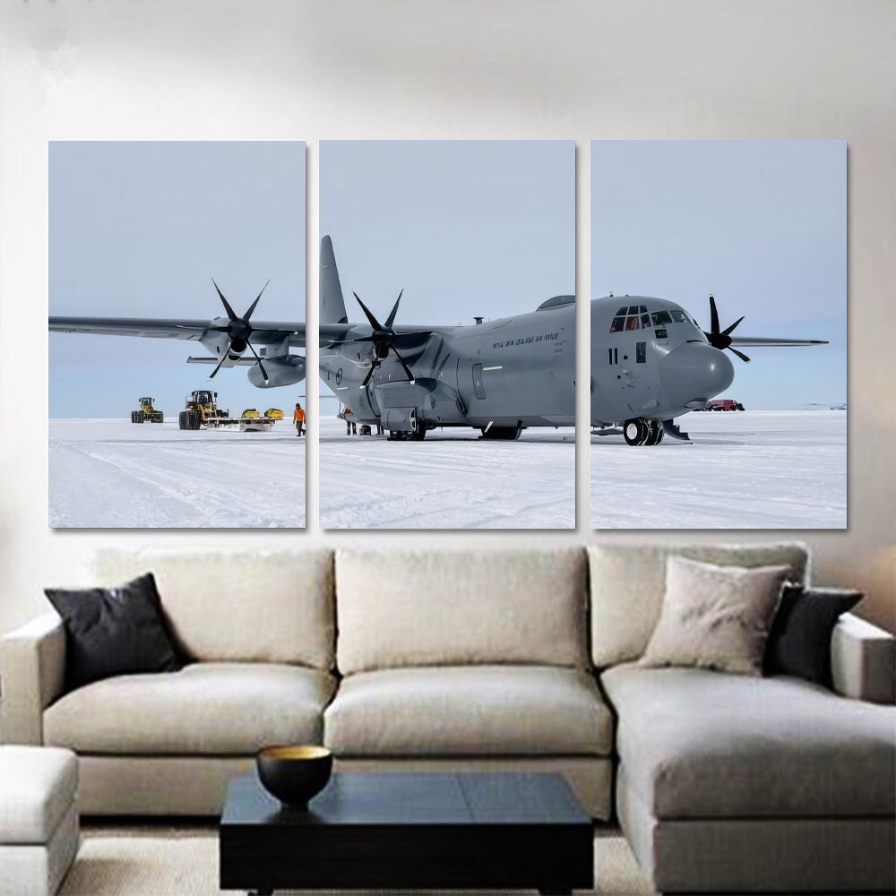 RNZAF Hercules C-130 in Antarctica 1JP555