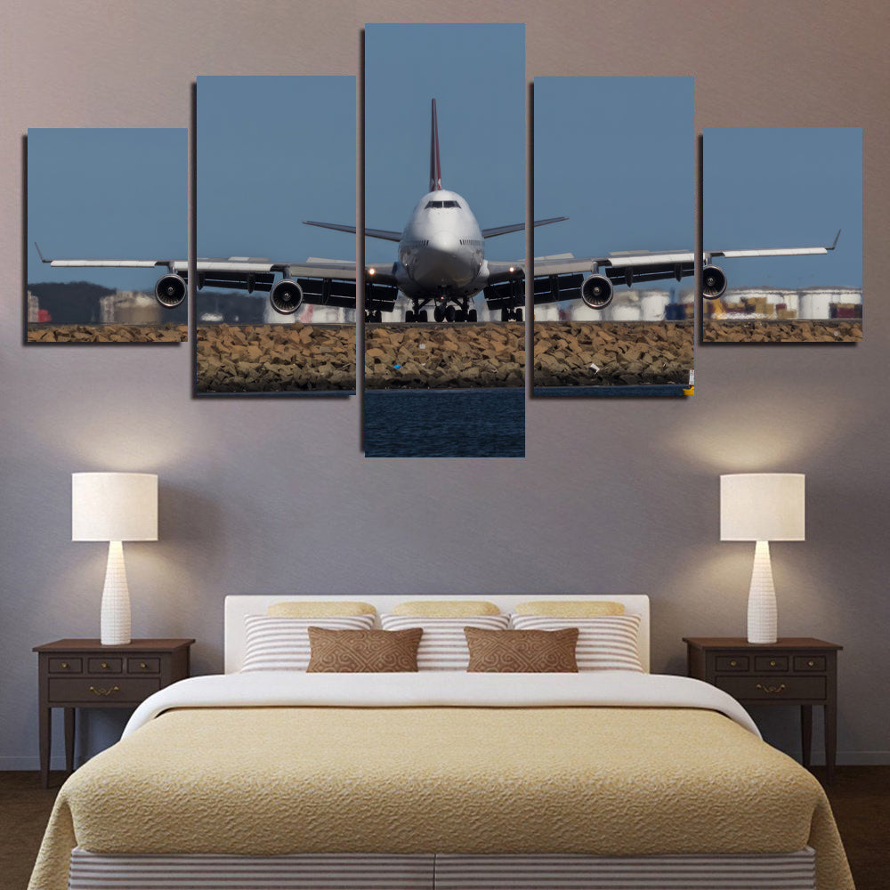 Qantas 747-400 Head On 1PGR018