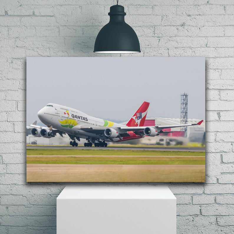 Qantas 747-400 Taking Off 1PGR030