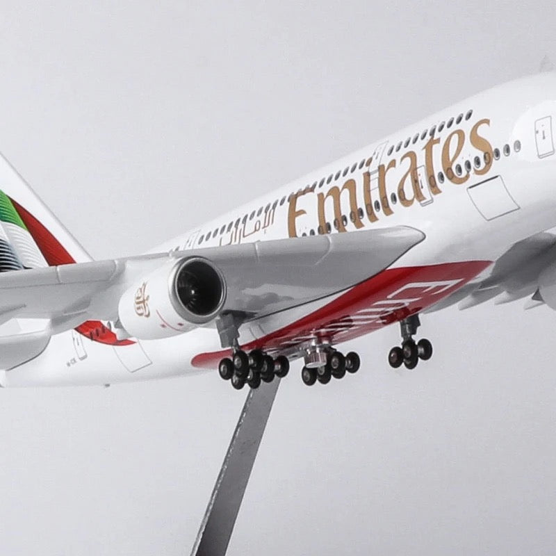 Emirates New Livery Airbus A380 47cm 1/160 LED & Non LED Model Plane