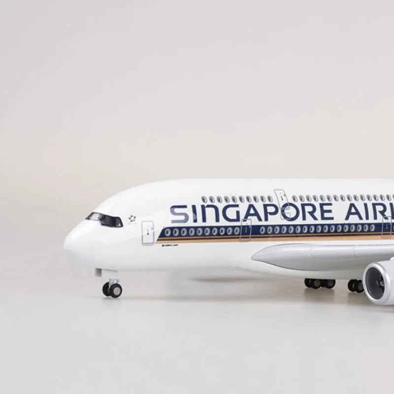 Singapore Airlines Airbus A380 47cm 1/160 LED & Non LED Model Plane