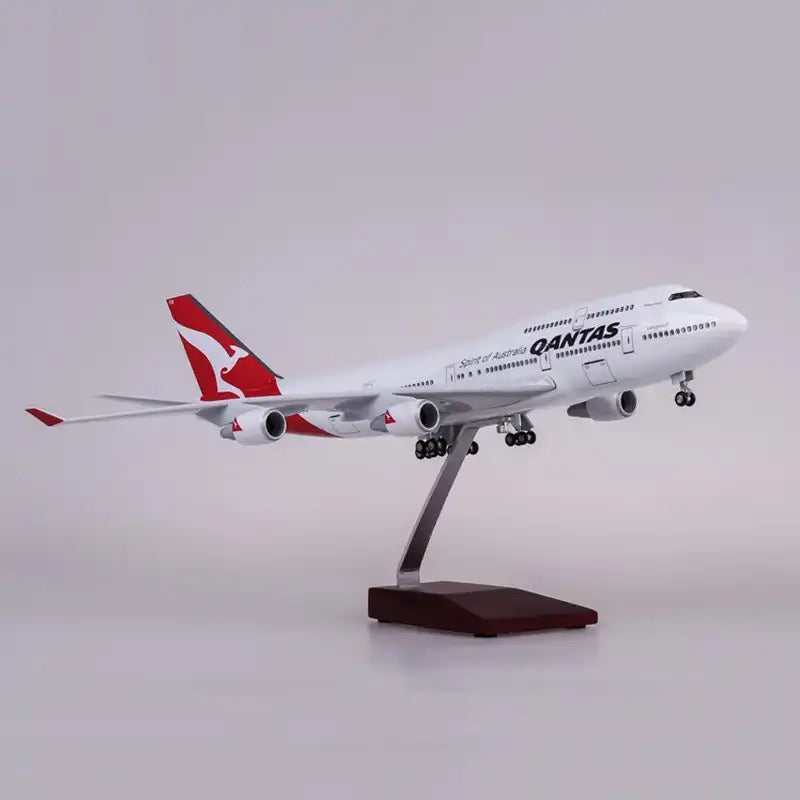 47cm 1/160 LED & Non LED Qantas 747-400 Model Plane
