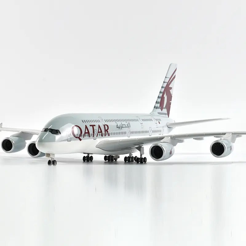 Qatar Airlines Airbus A380 47cm 1/160 LED & Non LED Model Plane