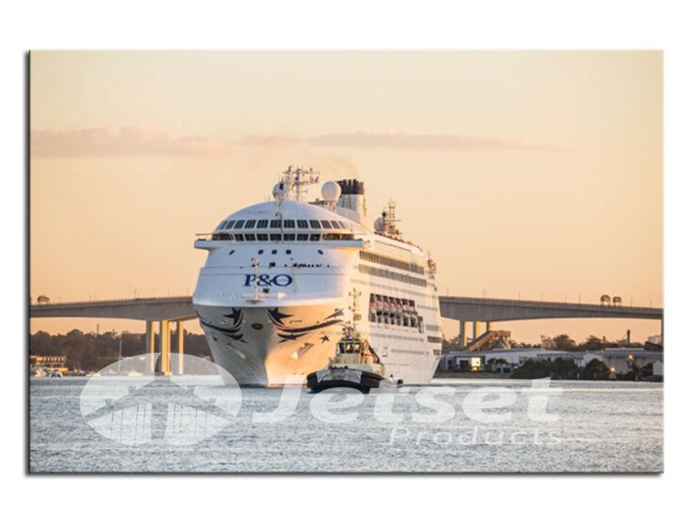 P & O Cruise Ship on the Brisbane River Long View 1PGR002