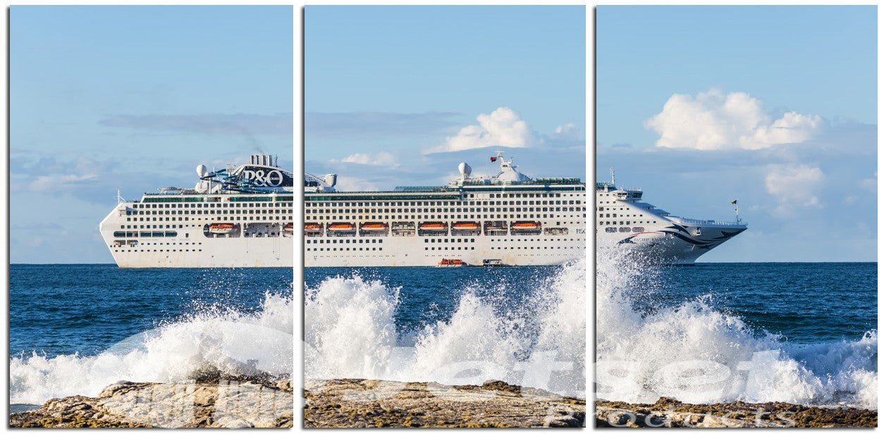 Magical View of a Cruise Ship QLD 1PGR006