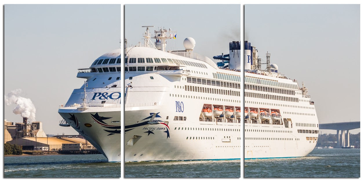 P & O Cruise Ship on the Brisbane River 1PGR007