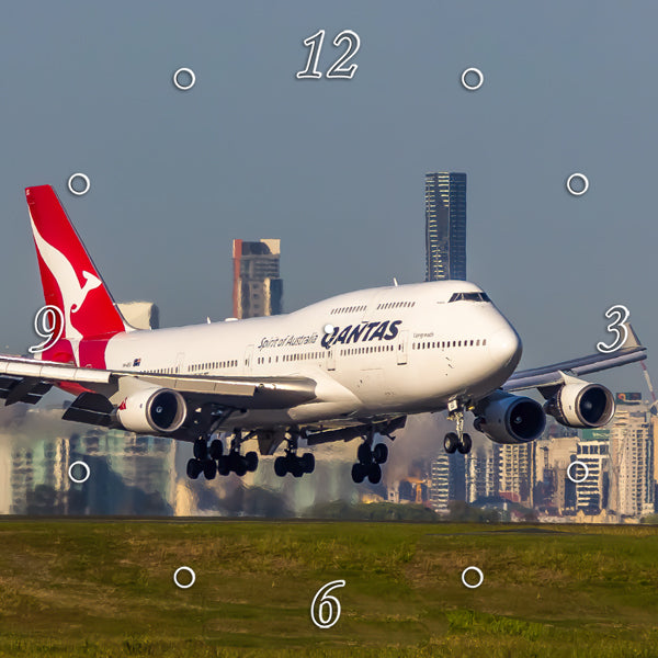 Qantas 747-400 Landing in Brisbane 1PGR012