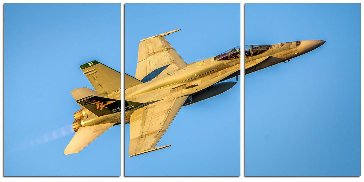 RAAF FA-18 Wowing the Crowds 1PHM007