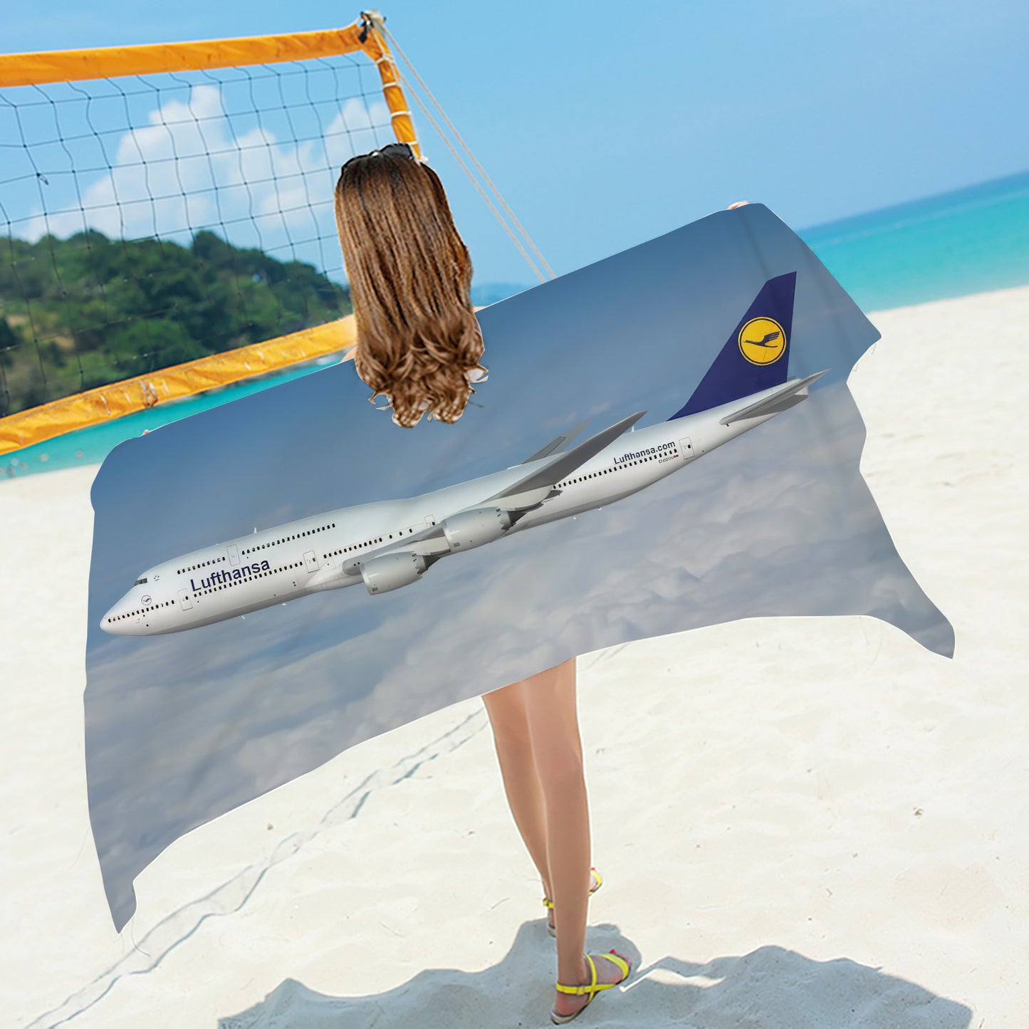 Lufthansa 747-8 Beach / Bath Towel