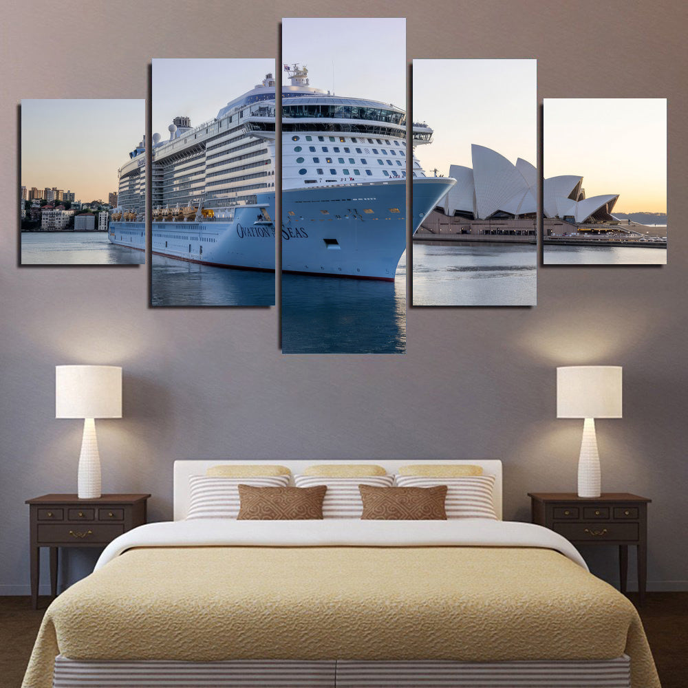 Cruise Ship and Opera House Sydney Harbour 1JP550
