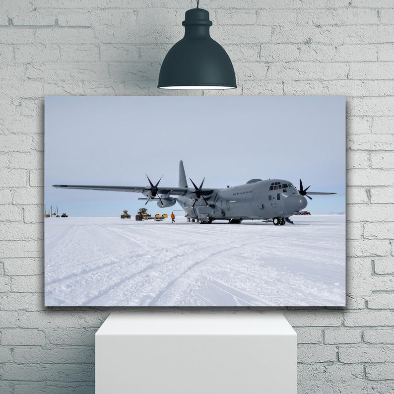 RNZAF Hercules C-130 in Antarctica 1JP555