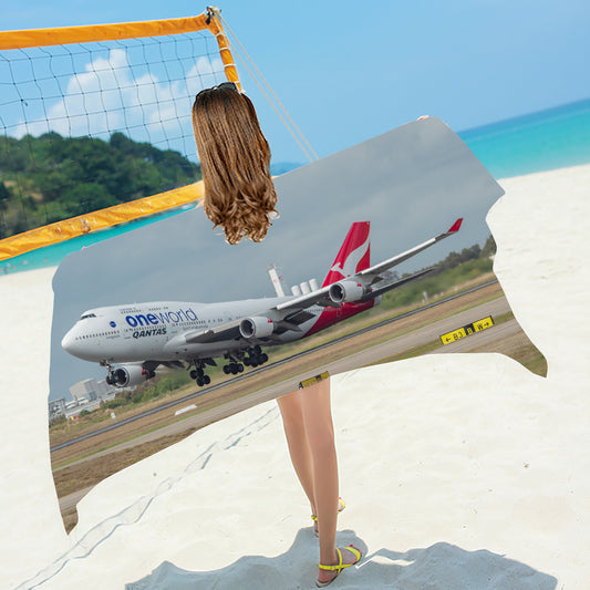 Qantas 747-400 Taking Off Beach / Bath Towel