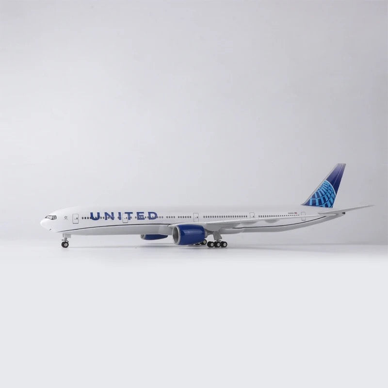 47cm 1/160 LED & Non LED United Airlines Boeing 777-300 Livery Model Plane