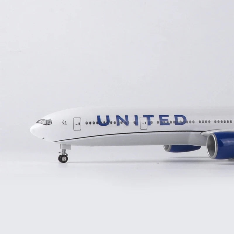 47cm 1/160 LED & Non LED United Airlines Boeing 777-300 Livery Model Plane