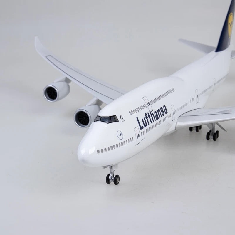 Lufthansa Boeing 747-8 47cm 1/160 LED & Non LED Model Plane