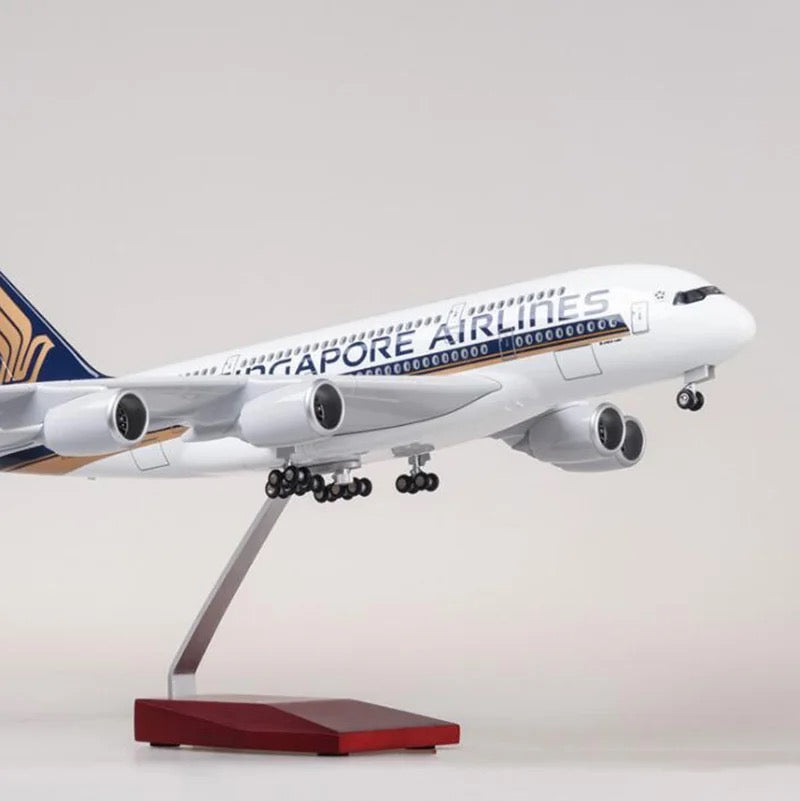 Singapore Airlines Airbus A380 47cm 1/160 LED & Non LED Model Plane
