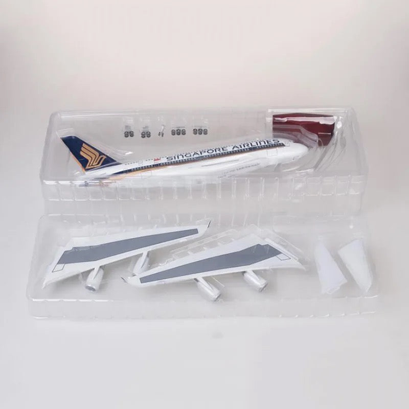 Singapore Airlines Airbus A380 47cm 1/160 LED & Non LED Model Plane