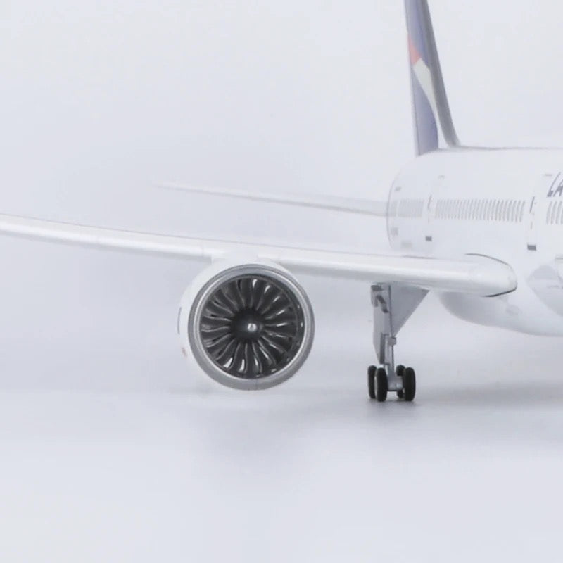 Latam Boeing 787-9 47cm 1/160 LED & Non LED Model Plane