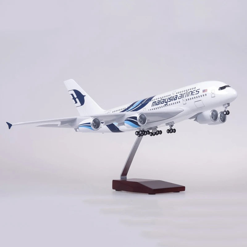 Malaysian Airlines Airbus A380 47cm 1/160 LED & Non LED Model Plane