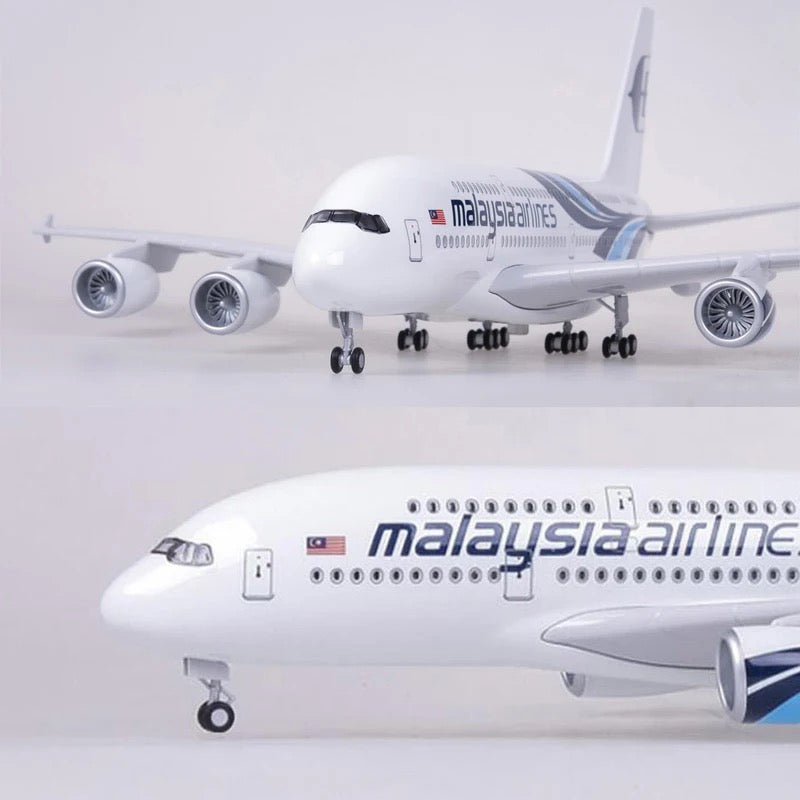 Malaysian Airlines Airbus A380 47cm 1/160 LED & Non LED Model Plane