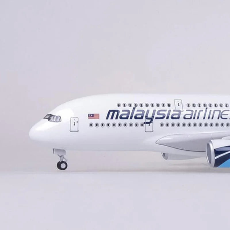 Malaysian Airlines Airbus A380 47cm 1/160 LED & Non LED Model Plane