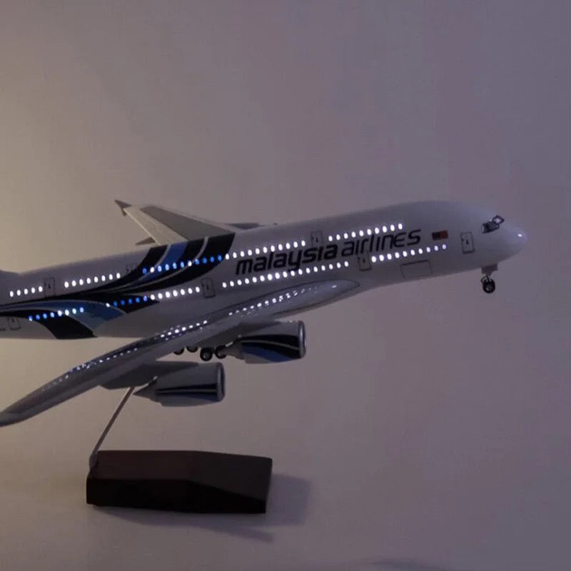 Malaysian Airlines Airbus A380 47cm 1/160 LED & Non LED Model Plane