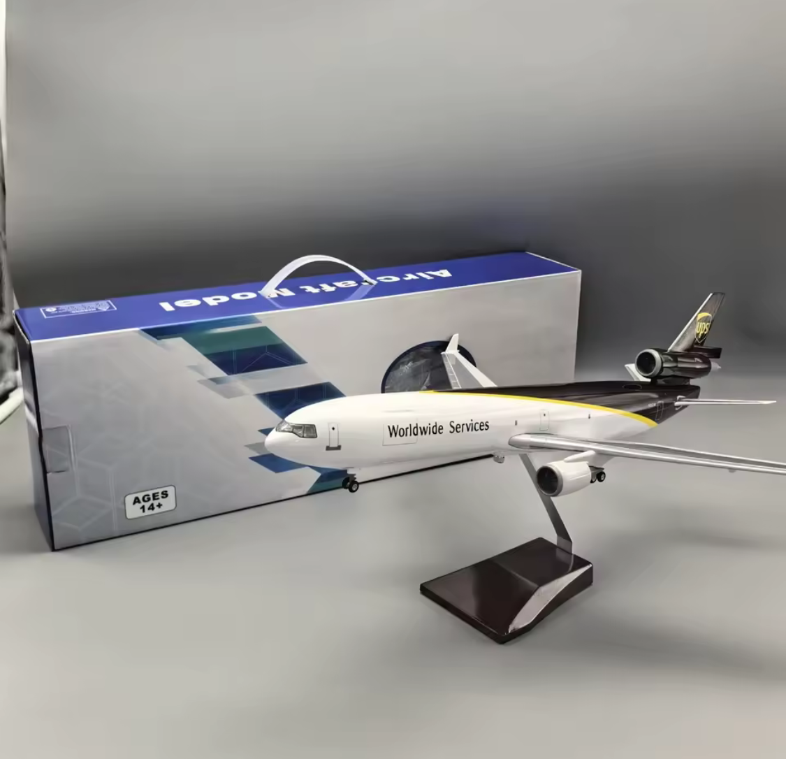 UPS McDonnell Douglas MD-11 Freighter 47cm 1/160 Model Plane