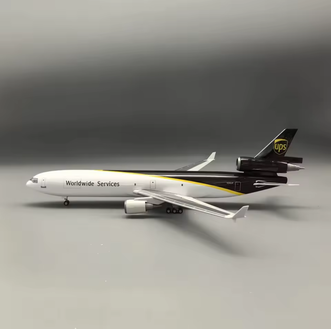 UPS McDonnell Douglas MD-11 Freighter 47cm 1/160 Model Plane