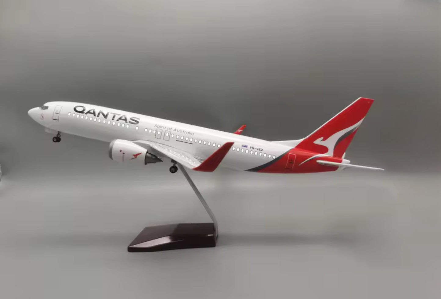 47cm 1/160 LED & Non LED Qantas 737-800 Model Plane