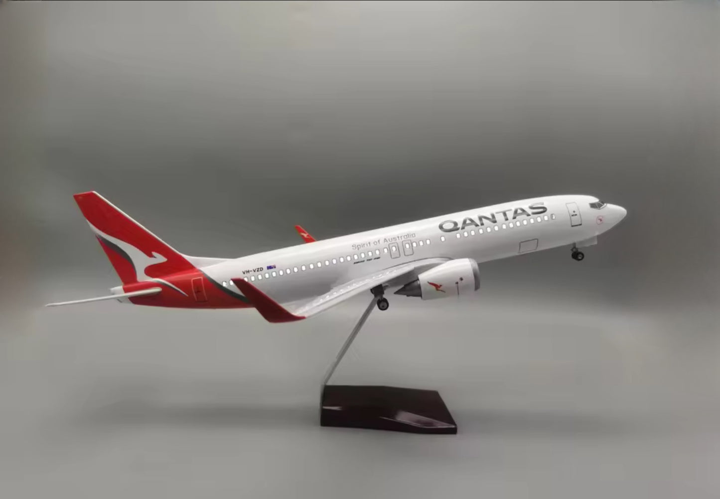 47cm 1/160 LED & Non LED Qantas 737-800 Model Plane