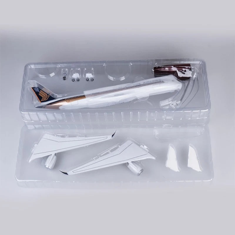 Singapore Airlines Airbus A350 47cm 1/160 LED & Non LED Model Plane