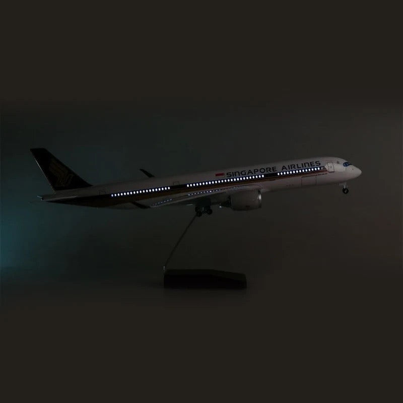 Singapore Airlines Airbus A350 47cm 1/160 LED & Non LED Model Plane