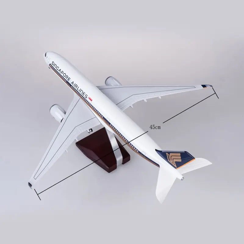 Singapore Airlines Airbus A350 47cm 1/160 LED & Non LED Model Plane