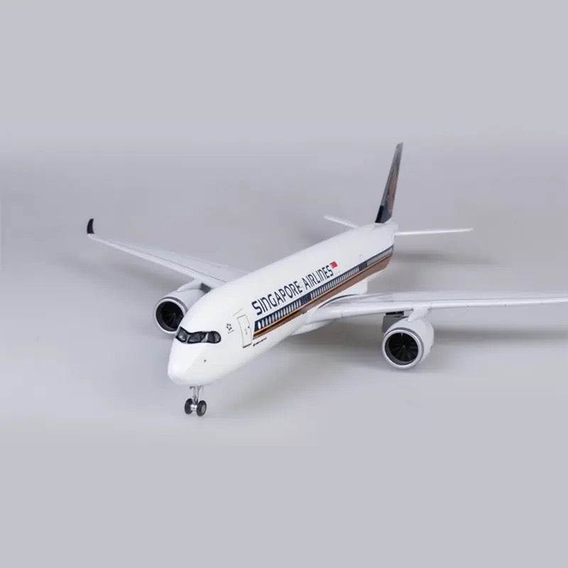 Singapore Airlines Airbus A350 47cm 1/160 LED & Non LED Model Plane