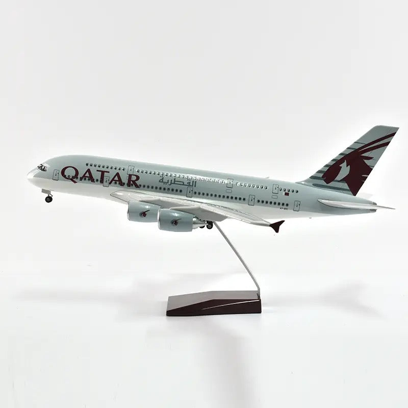 Qatar Airlines Airbus A380 47cm 1/160 LED & Non LED Model Plane