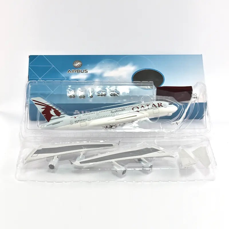 Qatar Airlines Airbus A380 47cm 1/160 LED & Non LED Model Plane