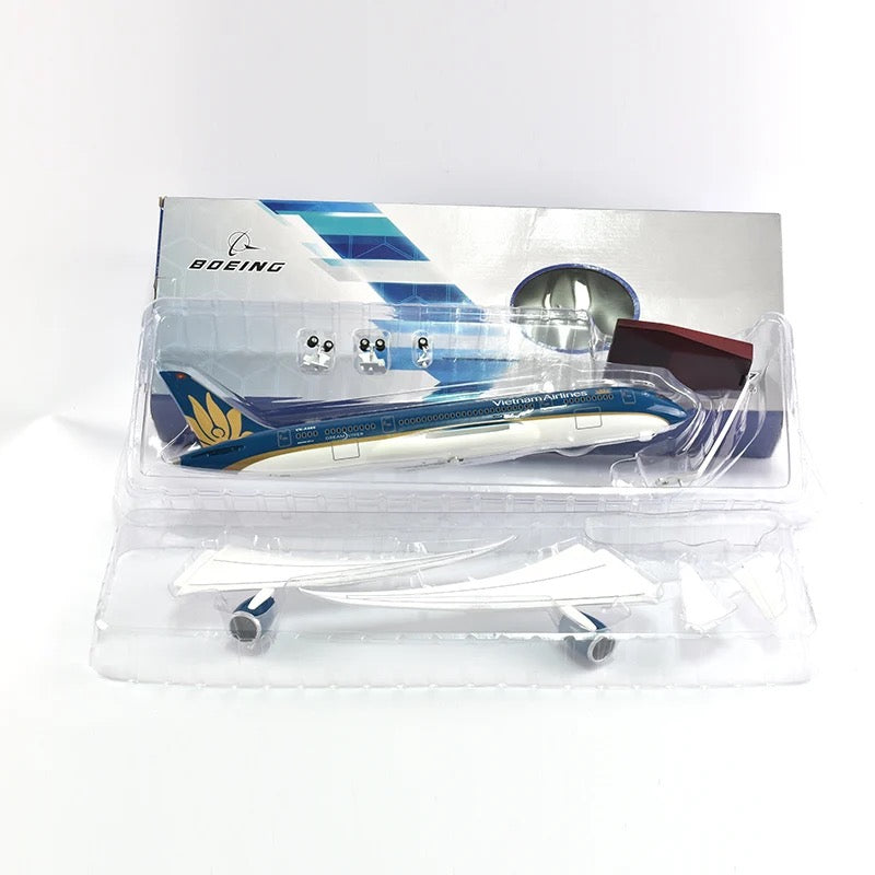 Vietnam Airlines Boeing 787 47cm 1/160 LED & Non LED Model Plane