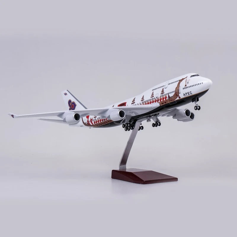 Thai Airways Boeing 747-400 Royal Bargue Livery 47cm 1/160 LED & Non LED Model Plane