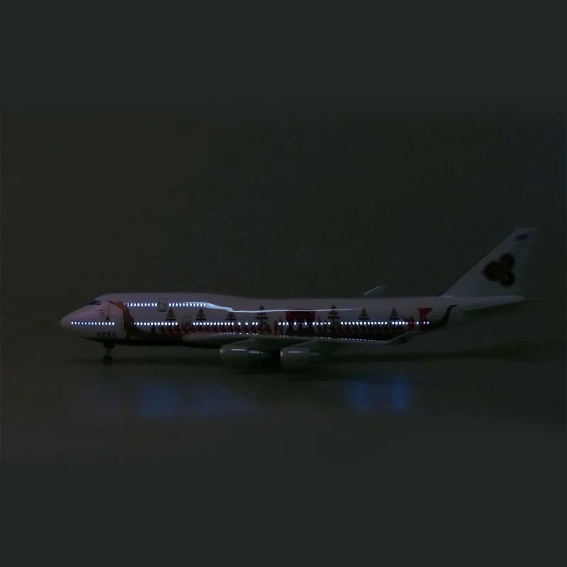 Thai Airways Boeing 747-400 Royal Bargue Livery 47cm 1/160 LED & Non LED Model Plane