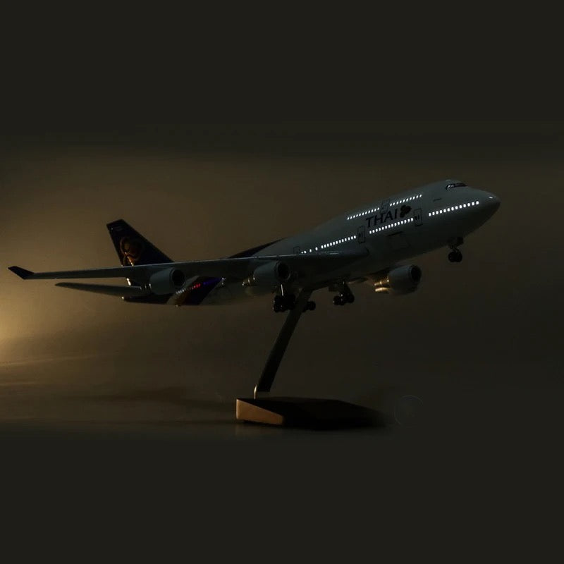 Thai Airways Boeing 747-400 47cm 1/160 LED & Non LED Model Plane