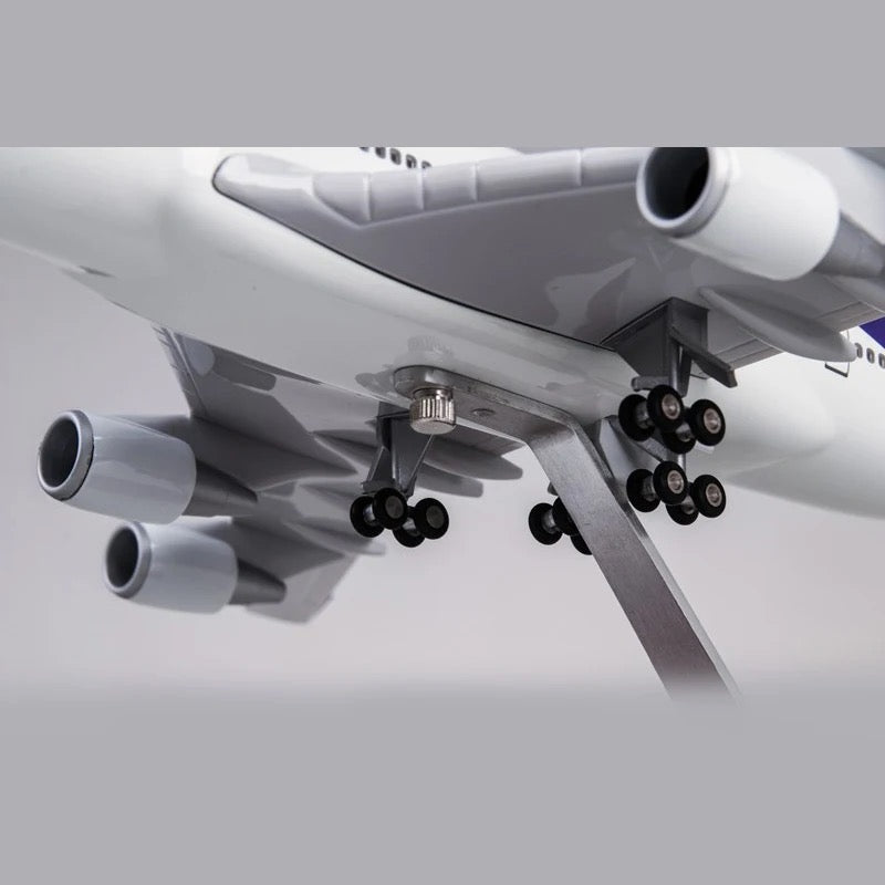 Thai Airways Boeing 747-400 47cm 1/160 LED & Non LED Model Plane