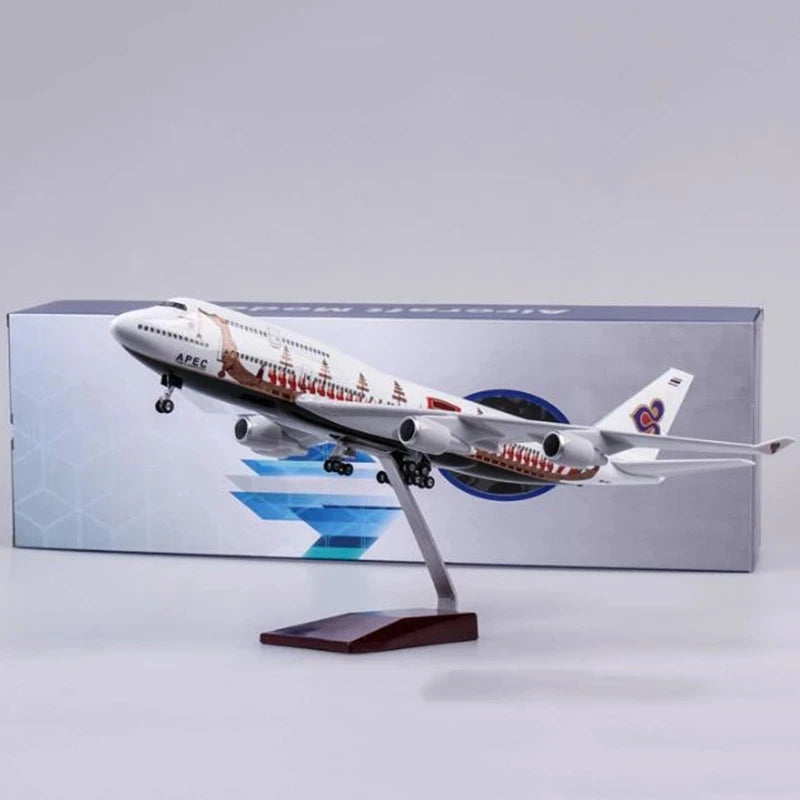 Thai Airways Boeing 747-400 Royal Bargue Livery 47cm 1/160 LED & Non LED Model Plane