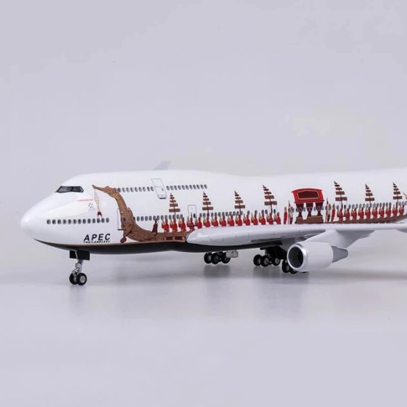 Thai Airways Boeing 747-400 Royal Bargue Livery 47cm 1/160 LED & Non LED Model Plane