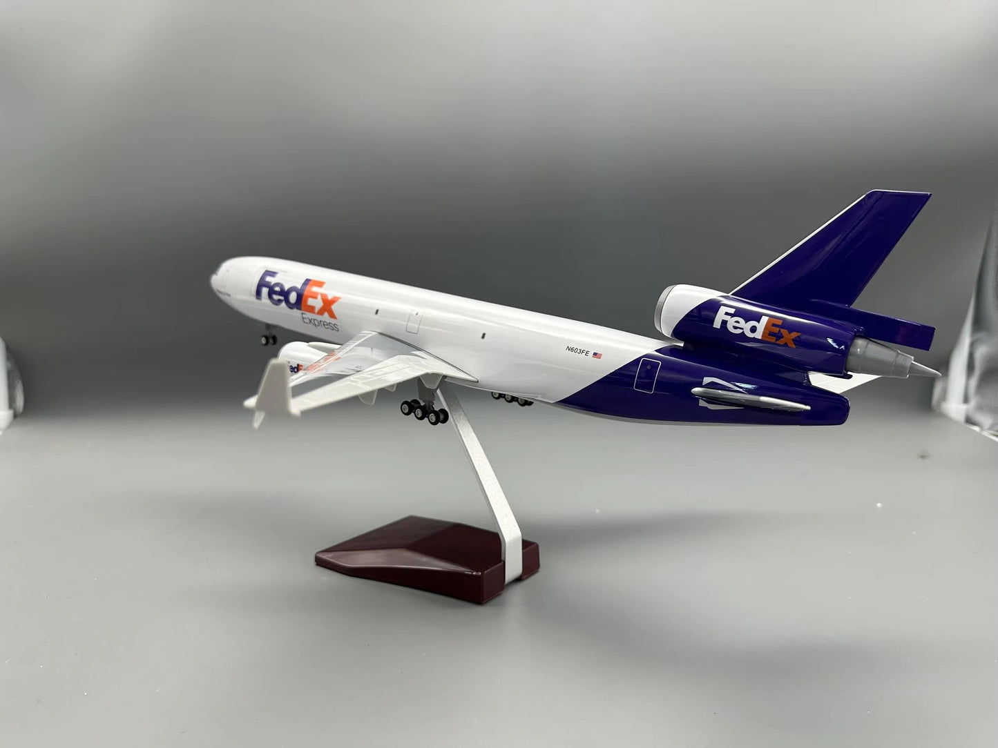 Fedex McDonnell Douglas MD-11 Freighter 47cm 1/160 Model Plane