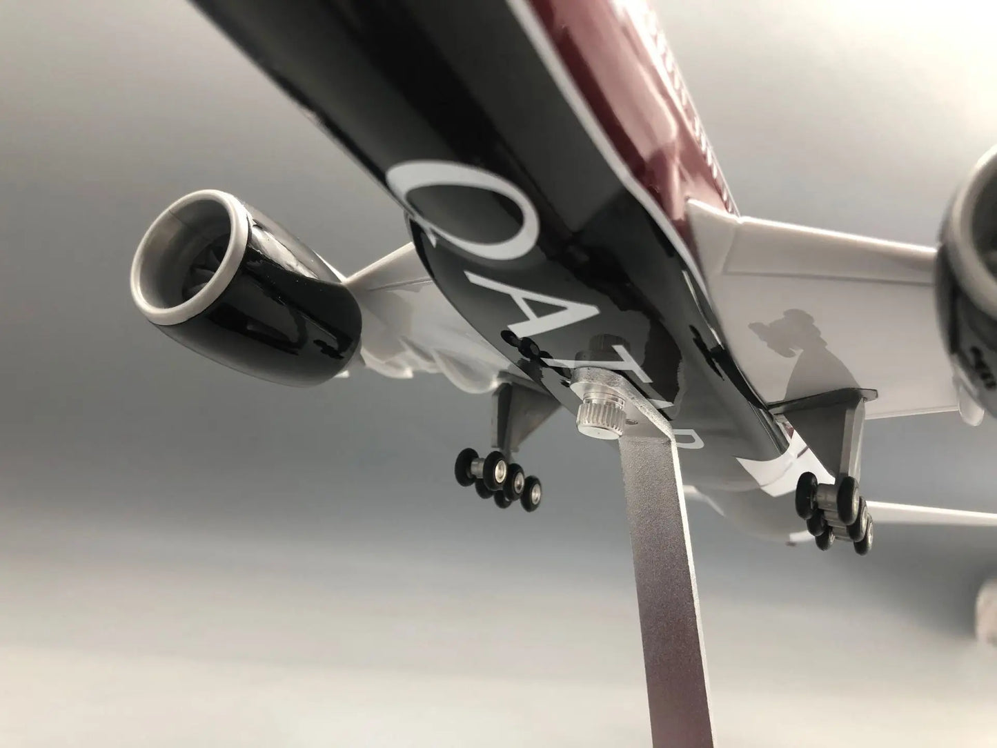 Qatar Airways Boeing 777 Formula 1 Livery 47cm 1/160 LED & Non LED Model Plane